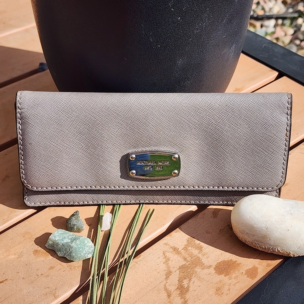 Michael Kors Jet Set Flat Wallet Bisque Women's Gray Solid Saffiano Leather
